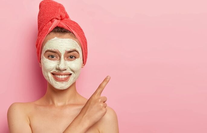 Utiliser un masque à base de plantes pour les soins et le rajeunissement de la peau du visage